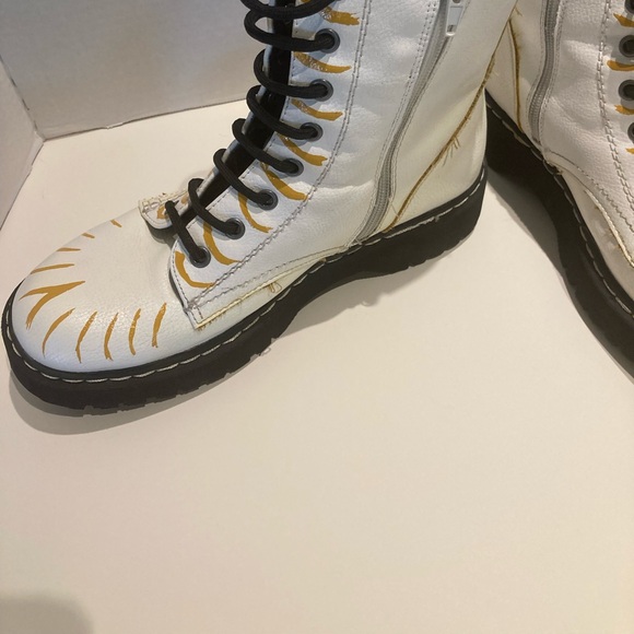 Custom Union Bay Zip Up Boots 7.5M excellent condition. Gold color accents. - Picture 2 of 9